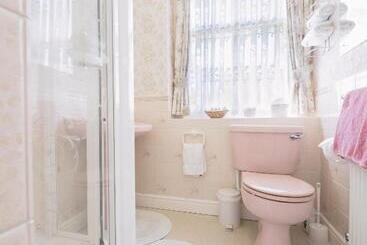 پانسیون Braemar Guest House