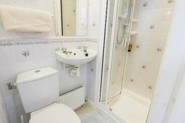 پانسیون Braemar Guest House