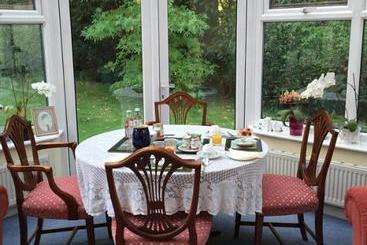 پانسیون Kingswood Cottage