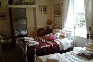 پانسیون No. 9 Guest House