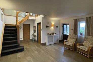 پانسیون The Waters Edge Guest House