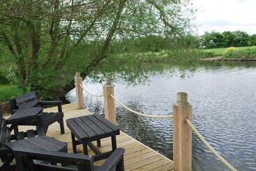 پانسیون The Waters Edge Guest House
