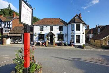 هاستل The Plough Inn