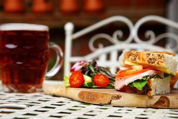 هاستل The Plough Inn