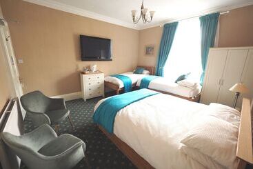 تختخواب و صبحانه Cowrie Guest House