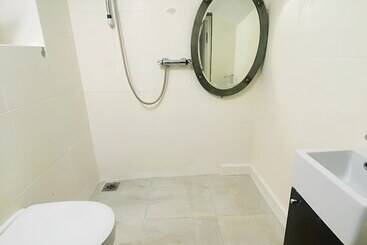 پانسیون Aron Guest House