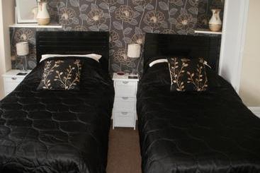 پانسیون Grove Guest House
