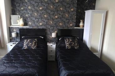 پانسیون Grove Guest House