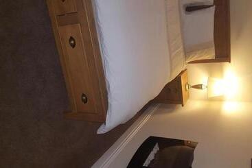 پانسیون Roosecote Guest House