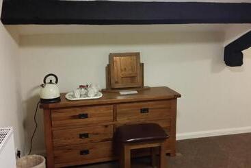 پانسیون Roosecote Guest House
