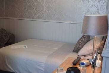 پانسیون Sunflower Lodge