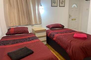 پانسیون The Dharma Lodge