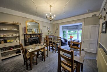 پانسیون West End Guest House