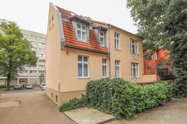 هاستل Amaroo Gästehaus Potsdam “charlottenhof”