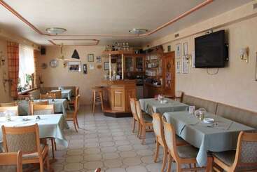 پانسیون Landgasthof Hotel Sauer