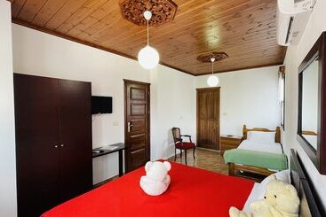 پانسیون Denis Guest House