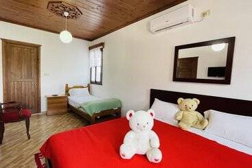 پانسیون Denis Guest House