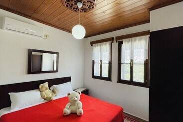 پانسیون Denis Guest House