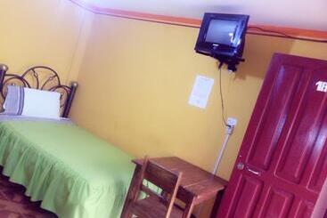 هاستل Hostal La Roca Uyuni