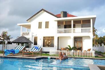 Villa Dahl Beach Resort