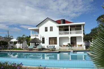 Villa Dahl Beach Resort