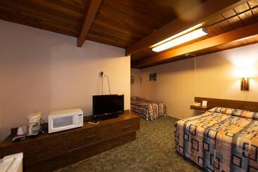 هاستل Cedar Inn