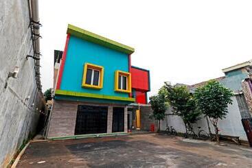 پانسیون Reddoorz Plus Near Halim Perdanakusuma 2