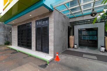 پانسیون Reddoorz Plus Near Halim Perdanakusuma 2