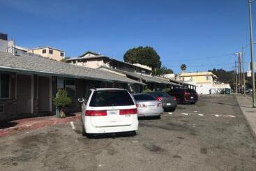 Commodore Motel