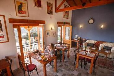 پانسیون Ionia Guest House