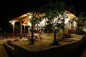 پانسیون Ionia Guest House