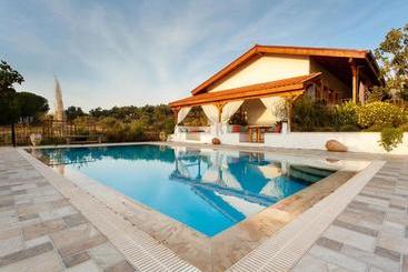 پانسیون Ionia Guest House