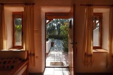 پانسیون Ionia Guest House
