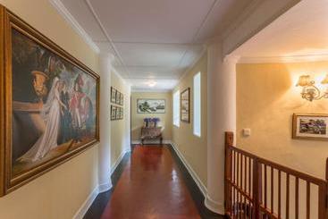 Chatsworth By Edwards Collection