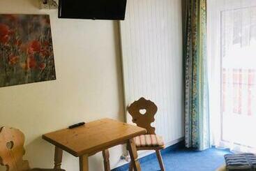 پانسیون Garni Appartement Collina