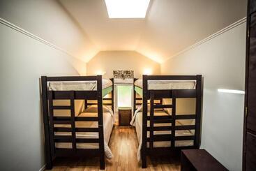 پانسیون Hostel Chaman