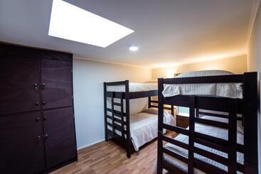 پانسیون Hostel Chaman