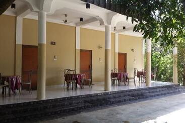 پانسیون Vasuki Guest House