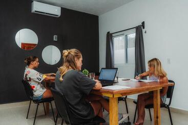 Che Holbox Hostel & Bar Adults Only