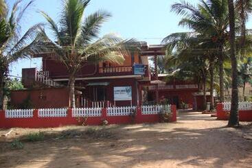 پانسیون Leon Hide Out Guest House