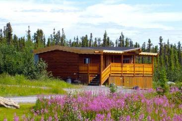 پانسیون Arctic Chalet Resort