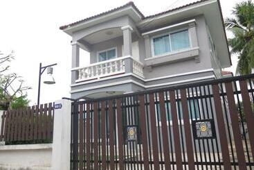 پانسیون Your Place Inn Surin