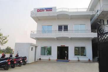 هتل Daisy Park