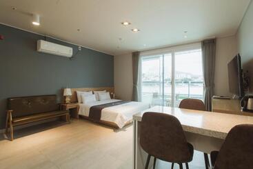 アパートホテル Lium Spa Hostel