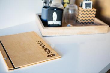 مُتل Surfhouse