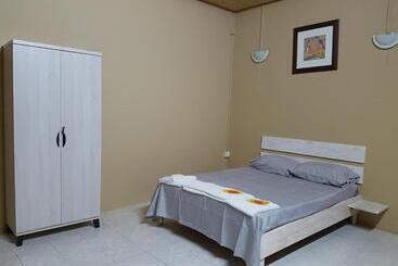 پانسیون Jn Sunflower Residence