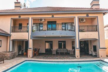 پانسیون Khutso Boutique