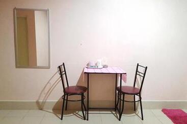 پانسیون Montra Guesthouse