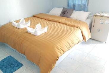 پانسیون Montra Guesthouse