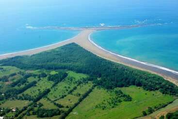 تختخواب و صبحانه Nature's Edge Boutique